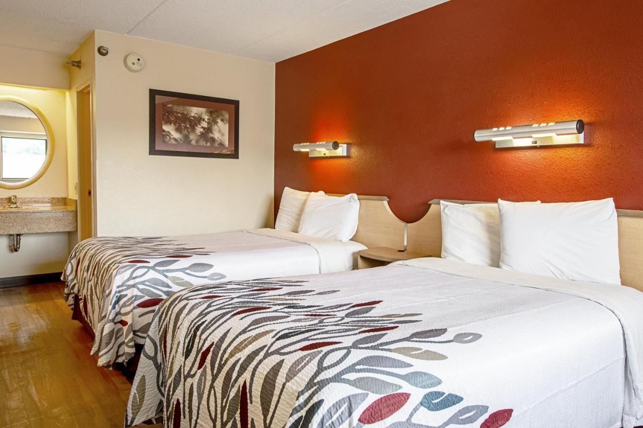 Red Roof Inn Greensboro Coliseum Екстериор снимка