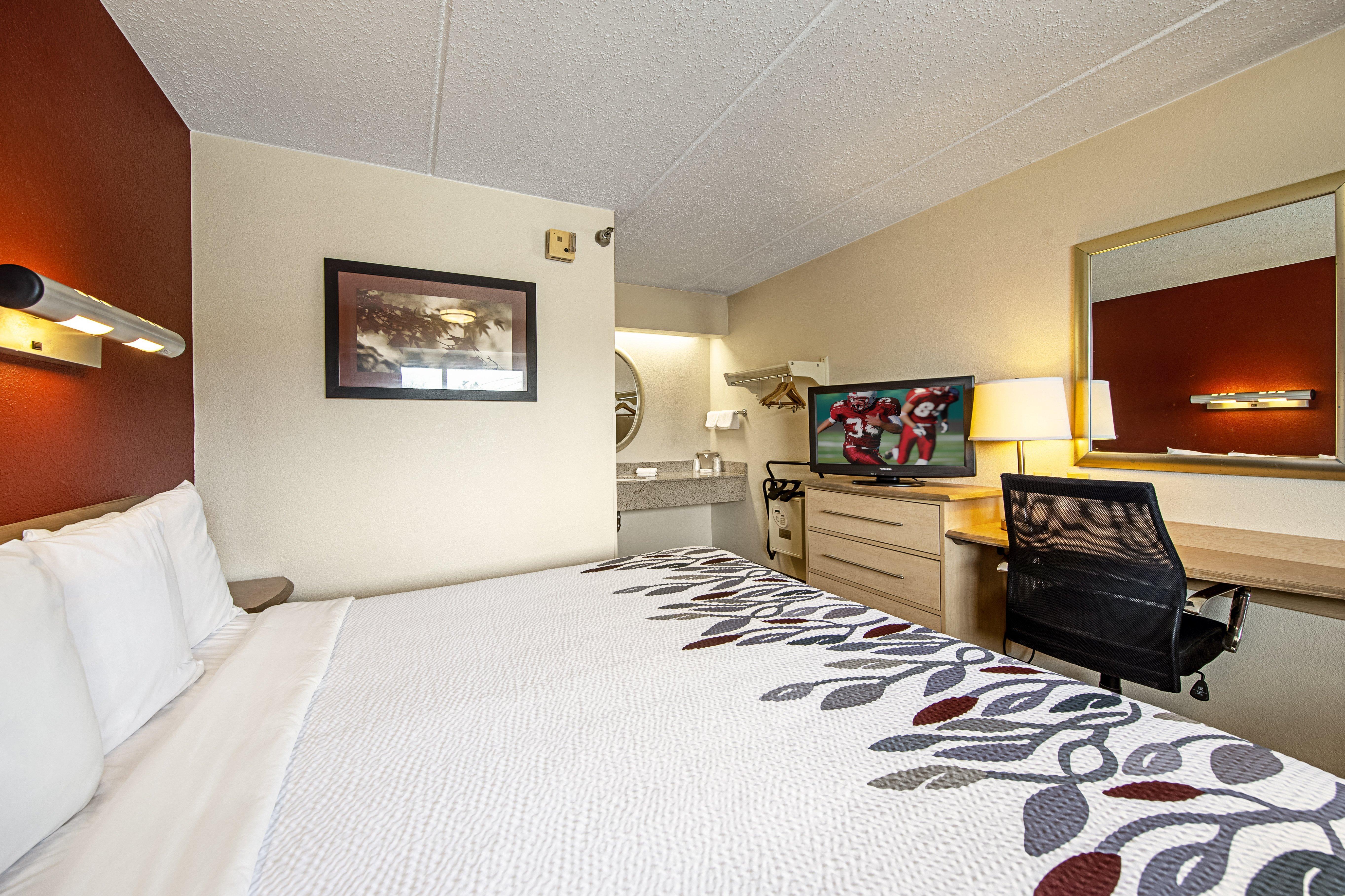 Red Roof Inn Greensboro Coliseum Екстериор снимка